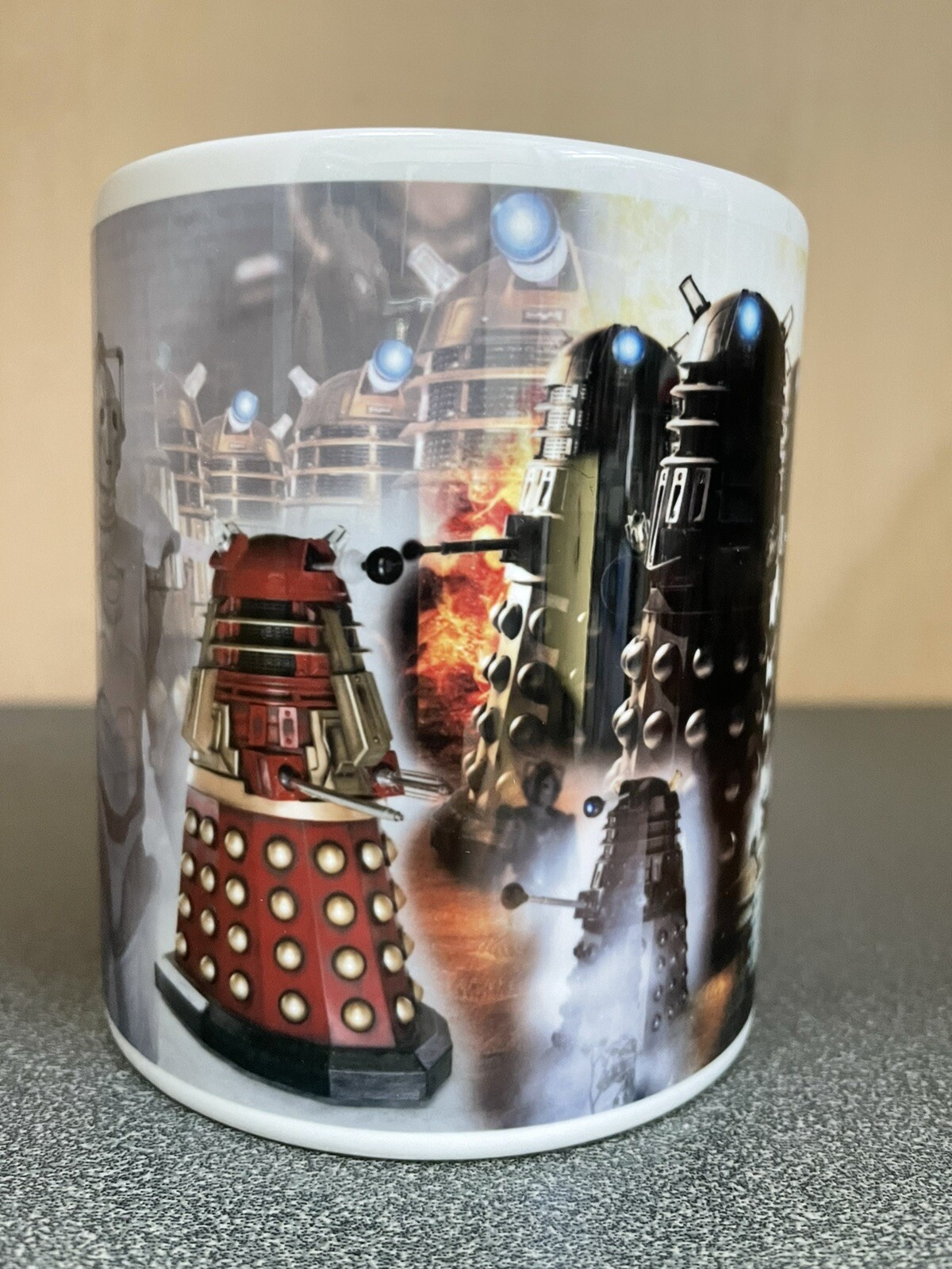 NEW DOCTOR WHO DALEKS COLLAGE DESIGN PRINTED NEW CERAMIC COFFEE TEA MUG