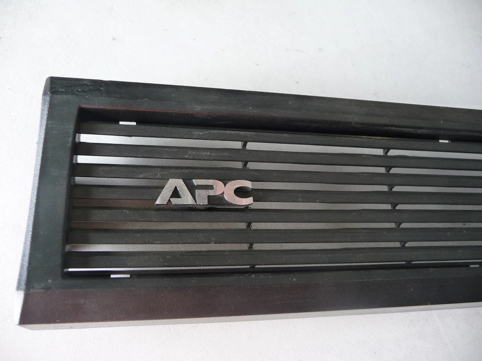 AU SELLER NEW IN BOX APC SMART-UPS FACEPLATE BEZEL 876-0017B 0M-77216A - Image 2 of 4