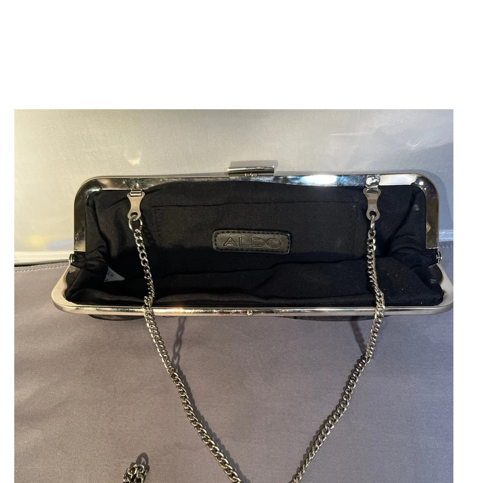 Monedero/cartera satinado negro con cadena (se puede ocultar) Foto 2 de 4