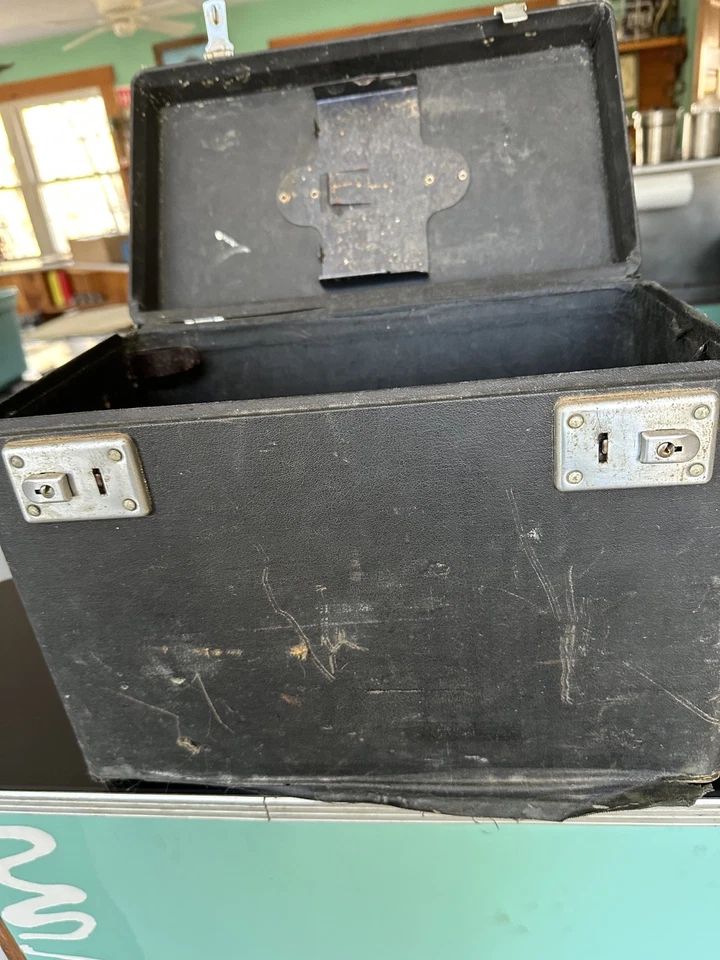 Máquina de coser Singer 1953 peso pluma con control de pie y estuche Foto 3 de 4