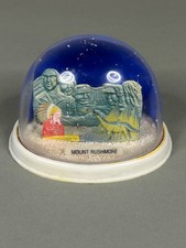 Vintage Mount Rushmore Snow Globe / dome Souv...