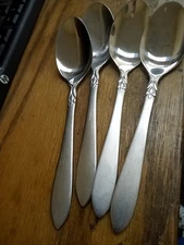 Oneida Stainless Jacqueline Simba 7.25" Oval Soup Spoons (Set Of 4)         POB2