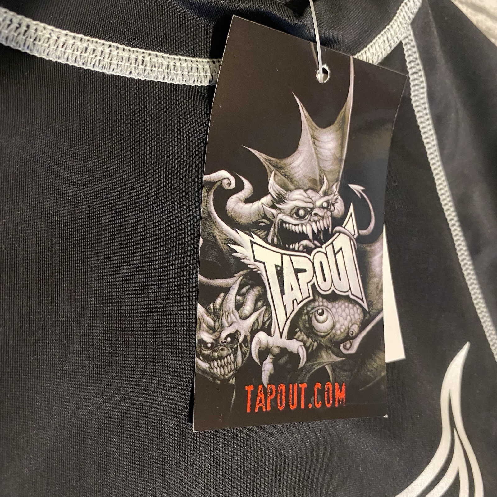 TAPOUT NWT Mens Rash Guard MMA Jiu Jitsu Long Sleeve Stretch Shirt Size L