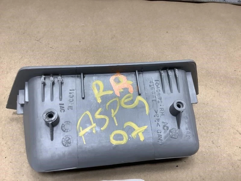 2007 CHRYSLER ASPEN ЗАДНЯЯ ПРАВАЯ ДВЕРЬ ТЯНУТЬ ВСТАВКА ОТДЕЛКА OEM + - Изображение 3 из 4