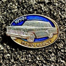 SOVIET GOVERNMENT LIMOUSINE CAR GAZ-13 CHAIKA 1959 Vintage METAL Pinback