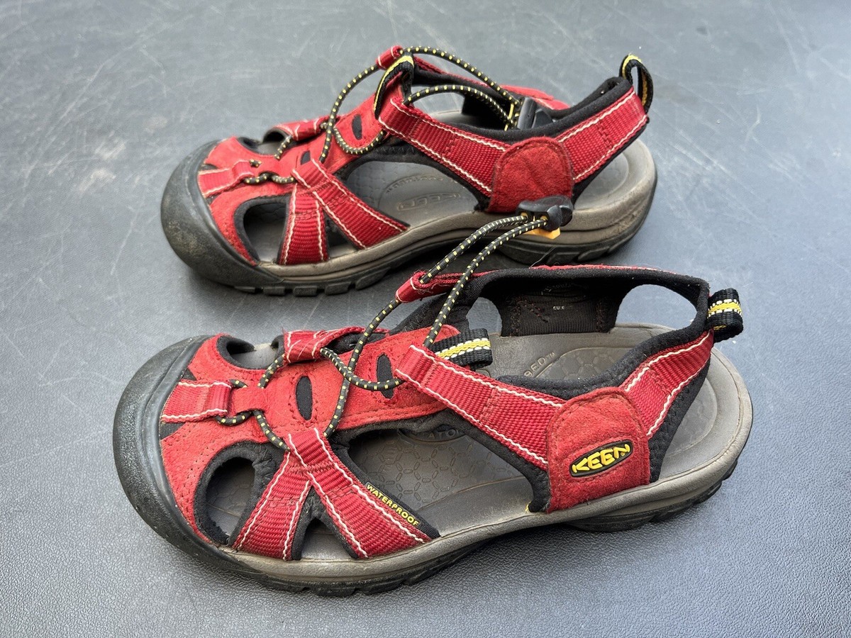 Keen Newport H2 Maroon Red Waterproof Hiking Shoes Outdoor 