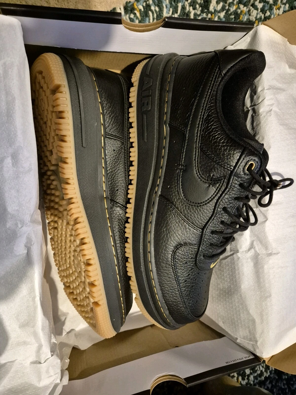 Nike Air Force 1 Luxe Noir UK10.5 US11.5 EU45.5 Neuf et emballé Gum Supreme