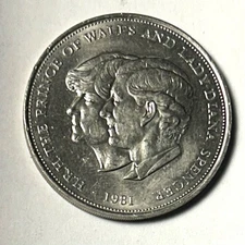 LADY DIANA AND CHARLES 1981, ELIZABETH GREAT BRITAIN CROWN COIN
