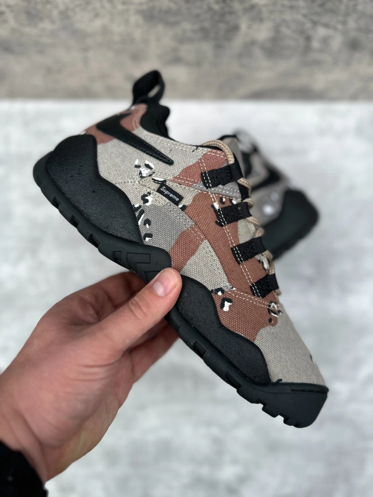 Supreme X Nike SB Darwin camouflage bas   Royaume Uni 8,5   États Unis 9,5   En main   Épuisé