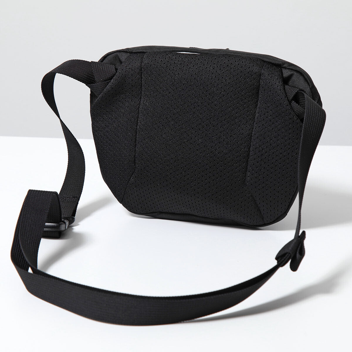 【25%OFF】 Arc'teryx BLACK Waistpack 1 Mantis Crossbody Bag Shoulder アークテリクス