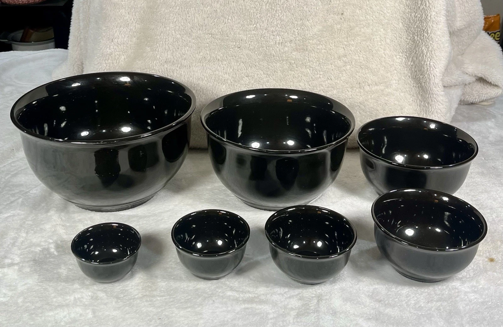 7 Piece Gibson Black Nesting Mixing Bowls Set Vintage
Opens in a new window or tab