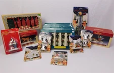 Lemax Christmas Village Lighted Accessories Dickens Collectables 16 Pc Lot NEW