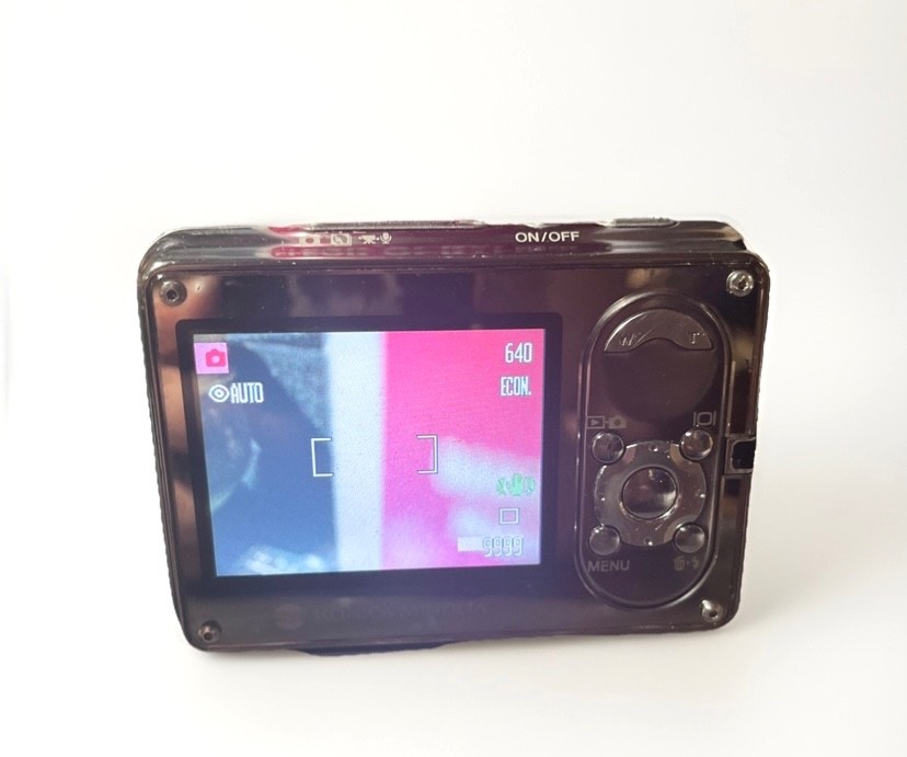 Konica Minolta DiMAGE X1 8.0MP Digital Camera - Silver for