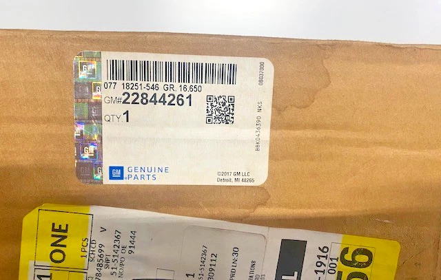 Cubierta base reposabrazos delantero GM 2007-2017 original, pieza nueva OEM, P/N 22844261 Foto 4 de 4