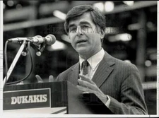 1986 Press Photo Governor Michael Dukakis announces Re-Election in Springfield