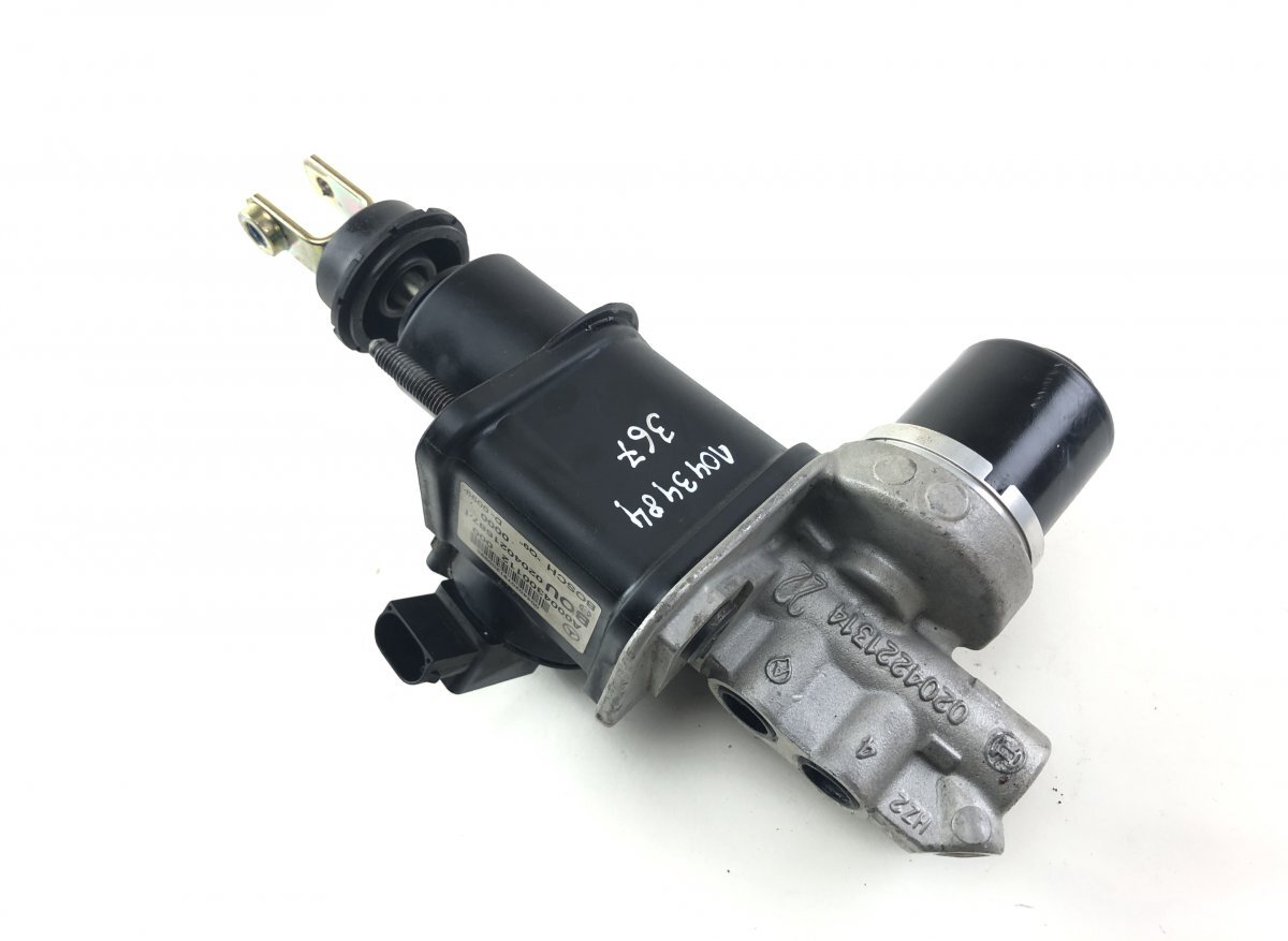 SL-CLASS (R230) VA2446474 Brake Master Cylinder A0004300712  