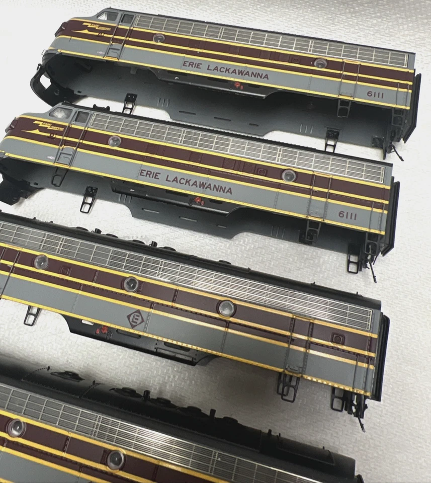 LOT OF 4 MTH HO ALCO ERIE LACKAWANNA UNITS DIESEL LOCOMOTIVES SHELLS PARTS LOT - Image 2 of 4