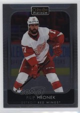 2021-22 O-Pee-Chee Platinum Filip Hronek #116 0i6