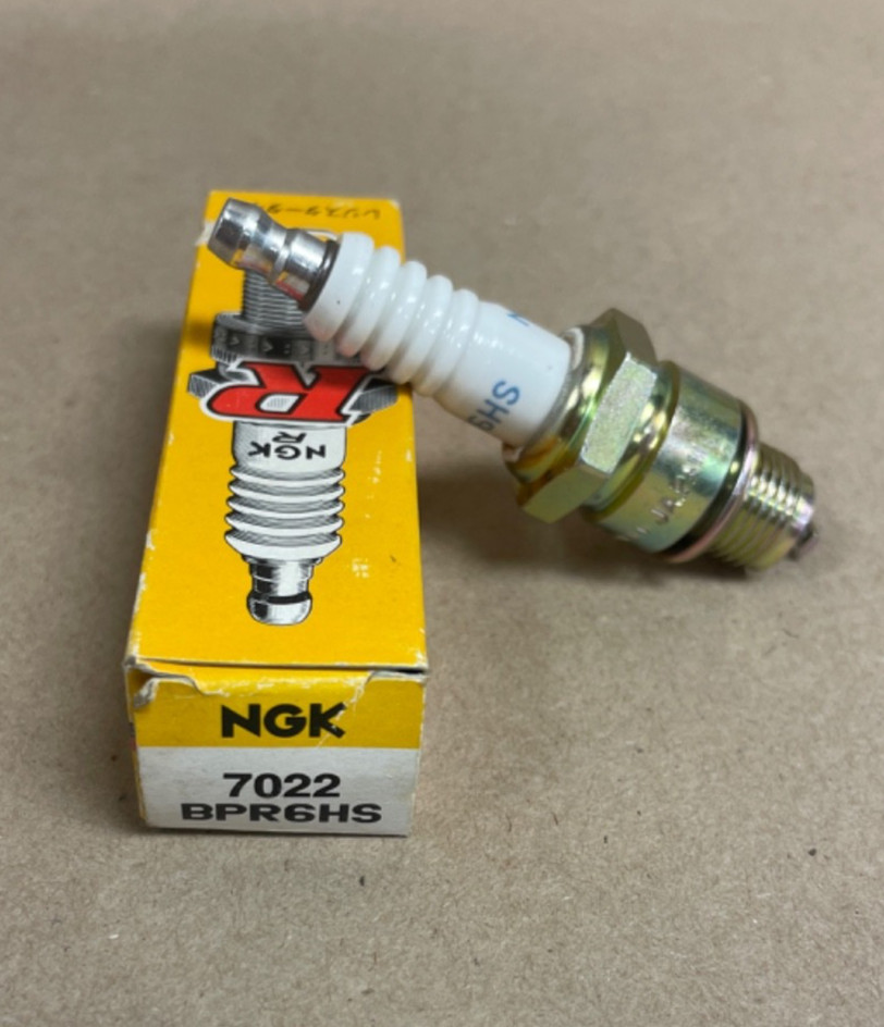 New NGK 7022 BPR6HS Spark Plug