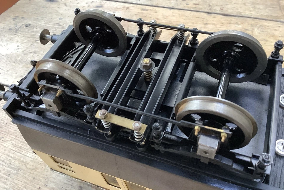 GAUGE 1 1:32 SCALE SCRATCH BUILT COACHES WITH QUALITY METAL BOGIES AND LIGHTING - Image 4 of 4