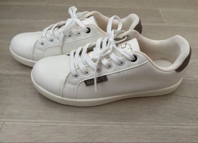Snoopy Peanuts White Sneakers 9.6in Lightweight Casual Shoes with Logo