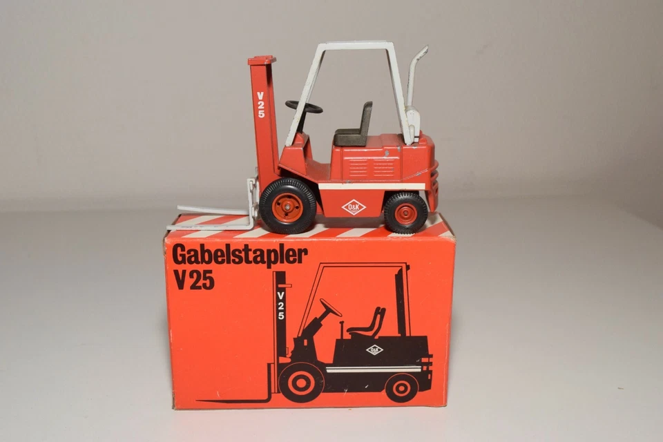 A31 1:25 NZG N.Z.G. 173 O&A V25 CARRELLO ELEVATORE CARRELLO ELEVATORE ROSSO B... - Immagine 2 di 4