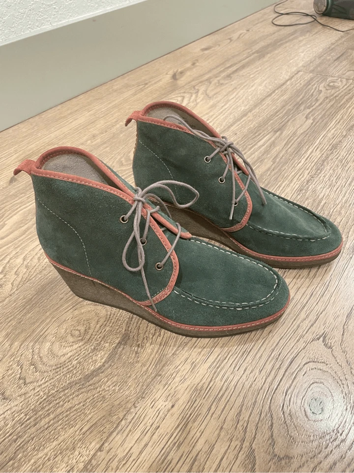 Botas al tobillo Olukai Wali Forrest verde gamuza para mujer cómodas cuña chukka talla 7 Foto 2 de 4
