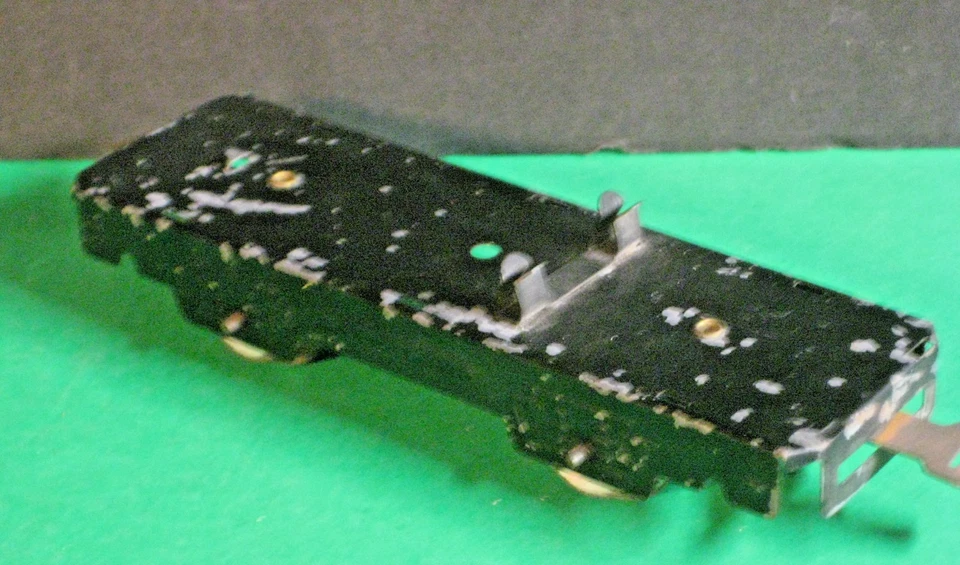 Marx 6" metal flat car (572A) for Airplane (car only) with clips. Black, RTR C-5 - Image 2 of 4