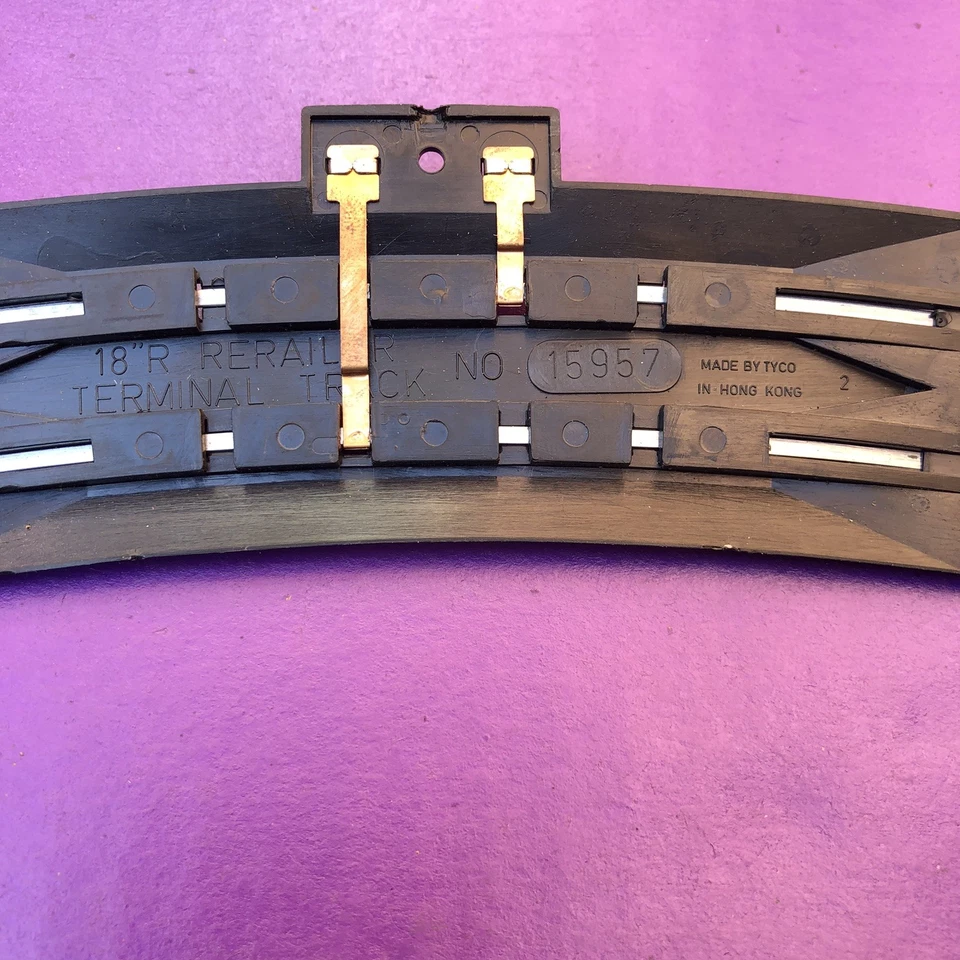 TYCO HO Scale 18”R Rerailer Terminal Silver Track #15957~Made In Hong Kong - Image 3 of 3