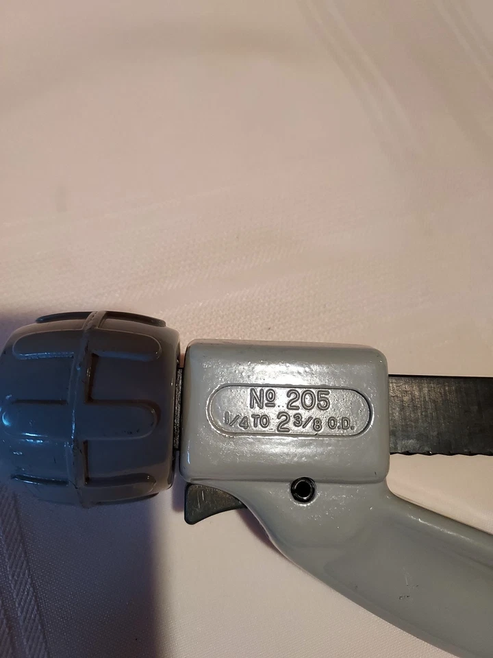 Pipe Cutter By Ridgid, New, #205, 1/4" -2.3/8" O.D. - Image 3 of 4