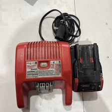 🔥Milwaukee 48-11-2830 M28 28V Lithium-Ion One Battery & One Charger, Used🇺🇸
