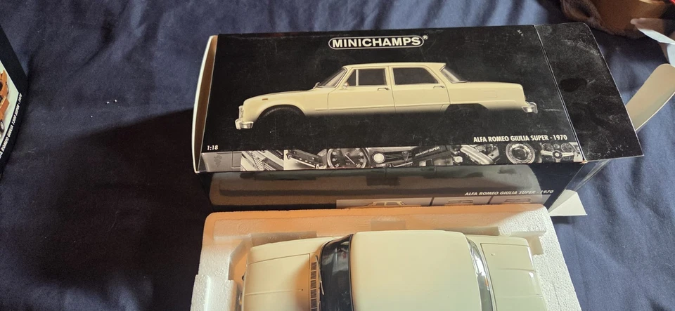 Alfa Romeo Giulia 1300 Super 1:18  Minichamps - Immagine 3 di 4