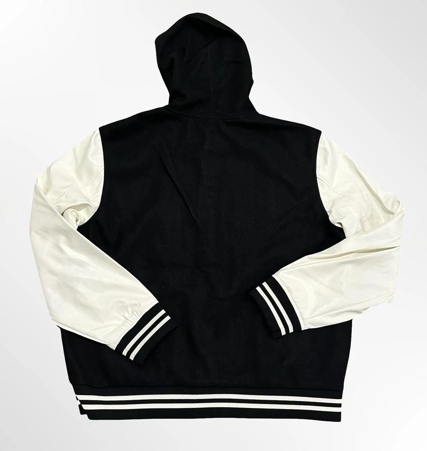 Chaqueta Universitaria True Religion Para Hombre XL Con Capucha Imitación Cuero 2002 TR Negra Blanca Foto 2 de 4