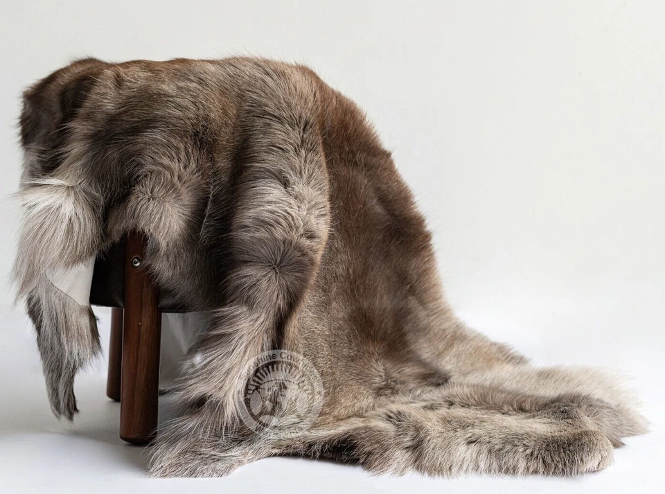 Настоящий сероватый скандинавский ковер из оленьей кожи - размер 3-4 фута x 4-5,5 дюйма - Изображение 3 из 4