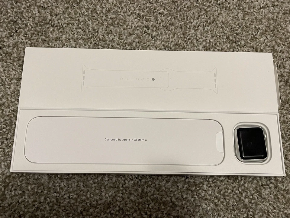 Apple Watch (1st Generation) 38mm - Image 2 of 3