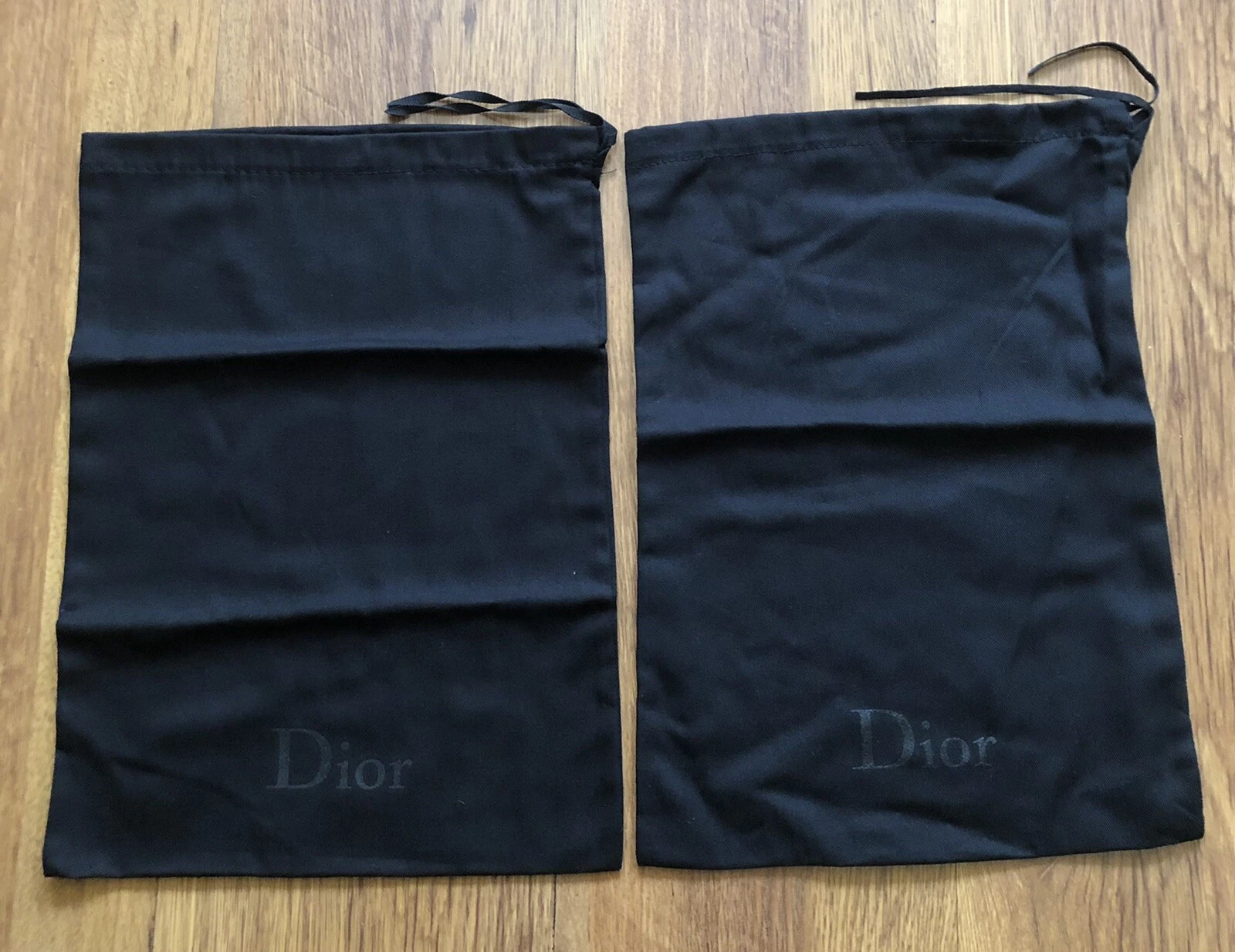 Sacs à poussière Dior 2 authentiques neufs noirs avec cordes à dessin pour chaussures 15”x 11”