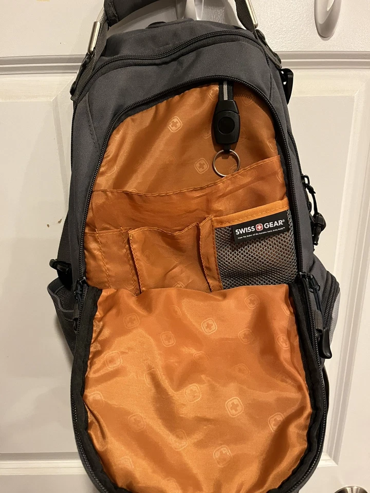 Mochila Swiss Gear 1651 City Pack azul y gris mango de alambre puerto electrónico Foto 2 de 4