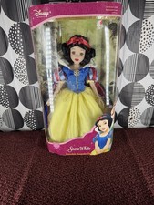 2003 Disney Princess Collection Snow White Porcelain Keepsake Doll Brass Key