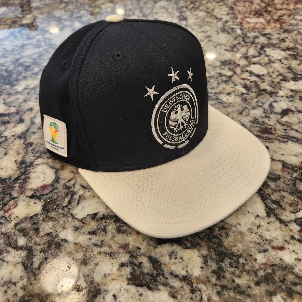 Copa Mundial de la FIFA 2014 Adidas Selección de Alemania Sombrero Ajustable Nuevo sin Etiquetas Foto 2 de 4