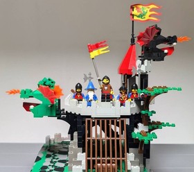 LEGO 6082 Fire Breathing Fortress Magic Dragon Castle Minifigures