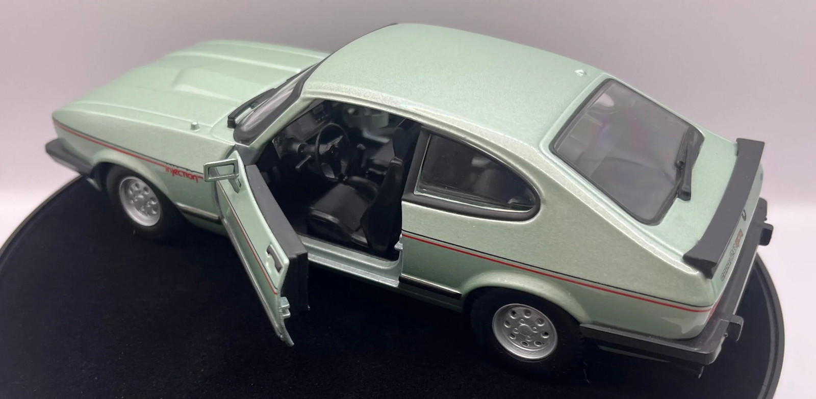 Ford Capri 2.8i 1982 in metallic light green, 1:24 scale from Bburago, 18-21093B