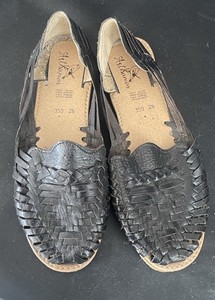 Women’s Black Artesanias Hurachi Sandals 9.5/10