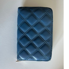 GUESS Damen Geldbörse blau gesteppt Rautenmu...