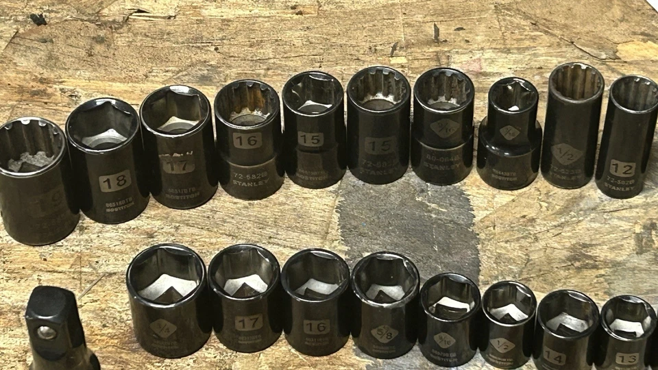 Juego de enchufes de impacto Stanley/Bostitch 3/8” y 1/4” unidad 6pt y 12pt SAE y métrico Foto 2 de 4