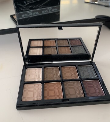 Ready To Wear Pressed Baked Essential Eyeshadow Collection Compact warm