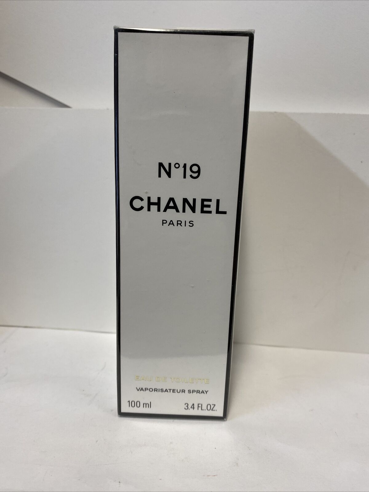 CHANEL No 19 For Women Eau De Toilettte 3.4 Oz / 100ml Splash