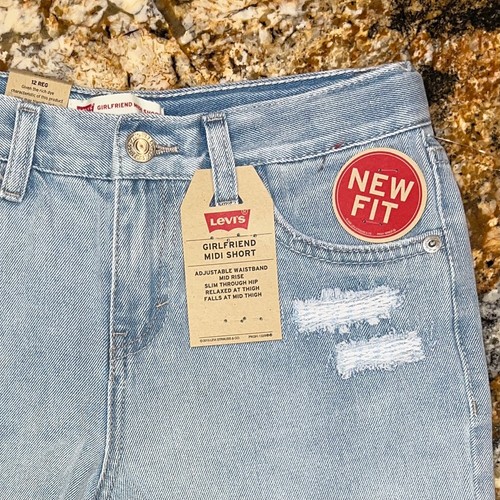 NWT Levi's Girls' Distressed Denim Girlfriend Midi Jean Shorts - SIZE 12 (Girls) - Picture 5 of 11