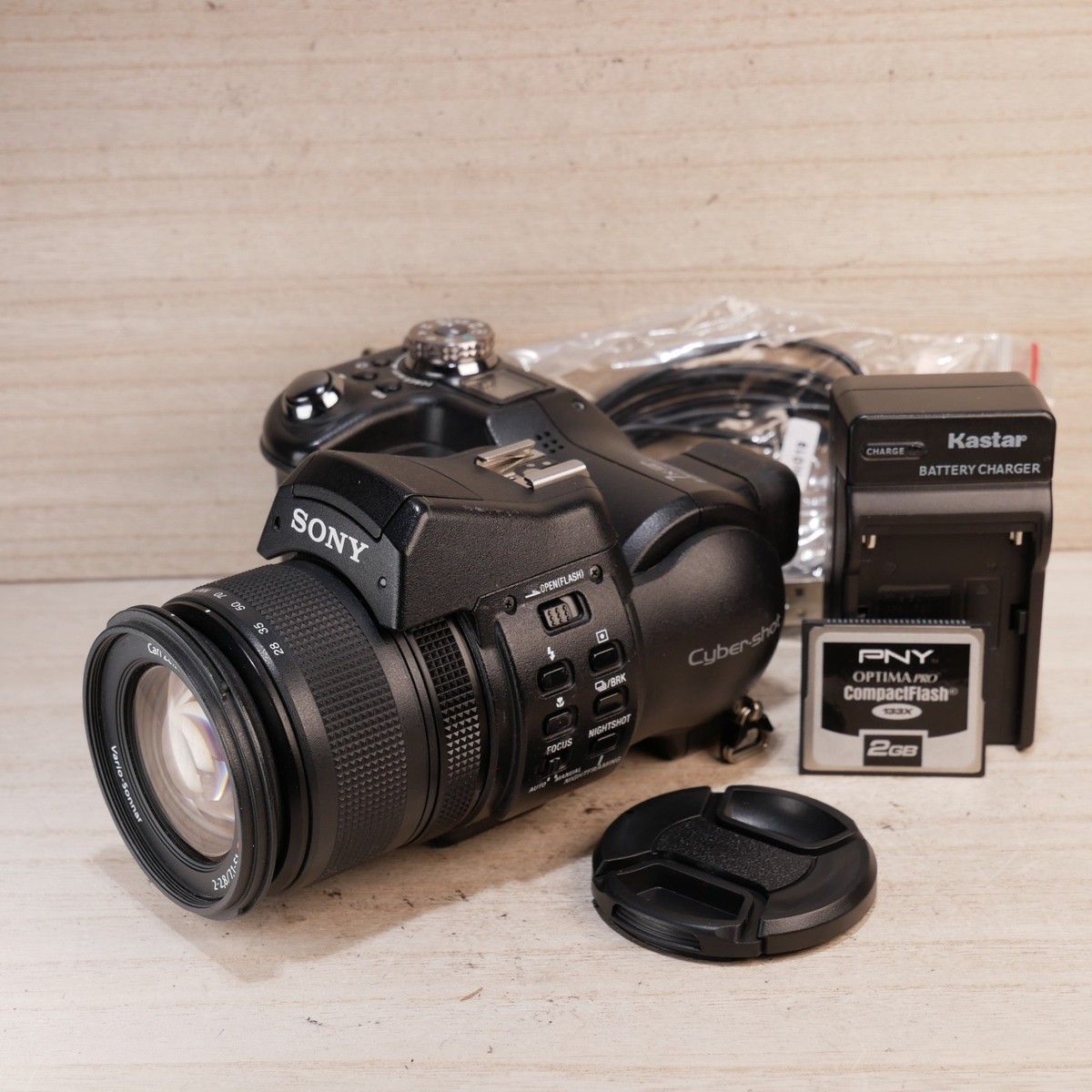 希少！美品！SONY Cyber-shot DSC-F828 Sony Cyber-shot DSC-F828 8.0MP Digital Camera - Black for