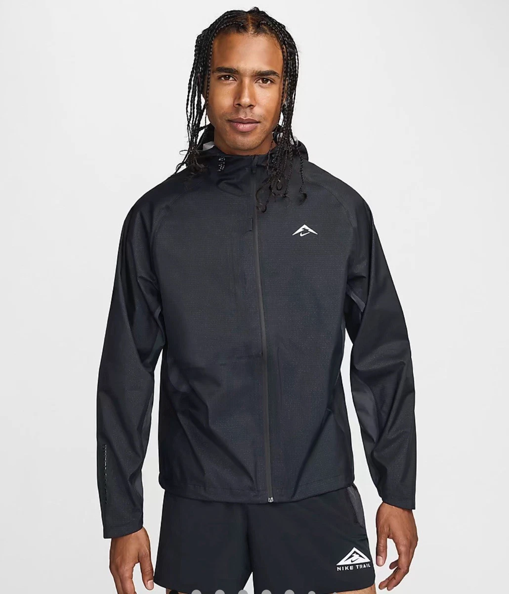 Preços baixos em Black Nike Storm-FIT Activewear jaquetas para