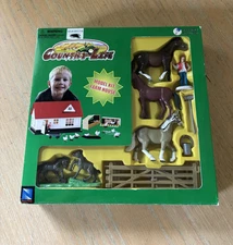 SS-05345 COUNTRY LIFE FARM HOUSE MODEL KIT New Ray HORSE BARN STABLE Farmer NEW